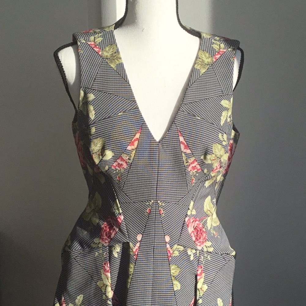 Dress - Picture 6 of 6